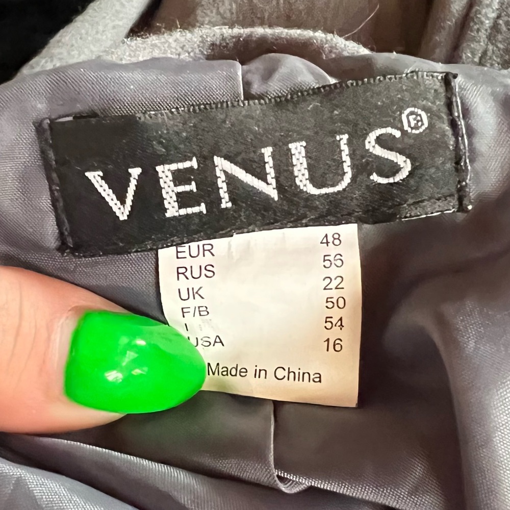 Venus Coat - Picture 3 of 3